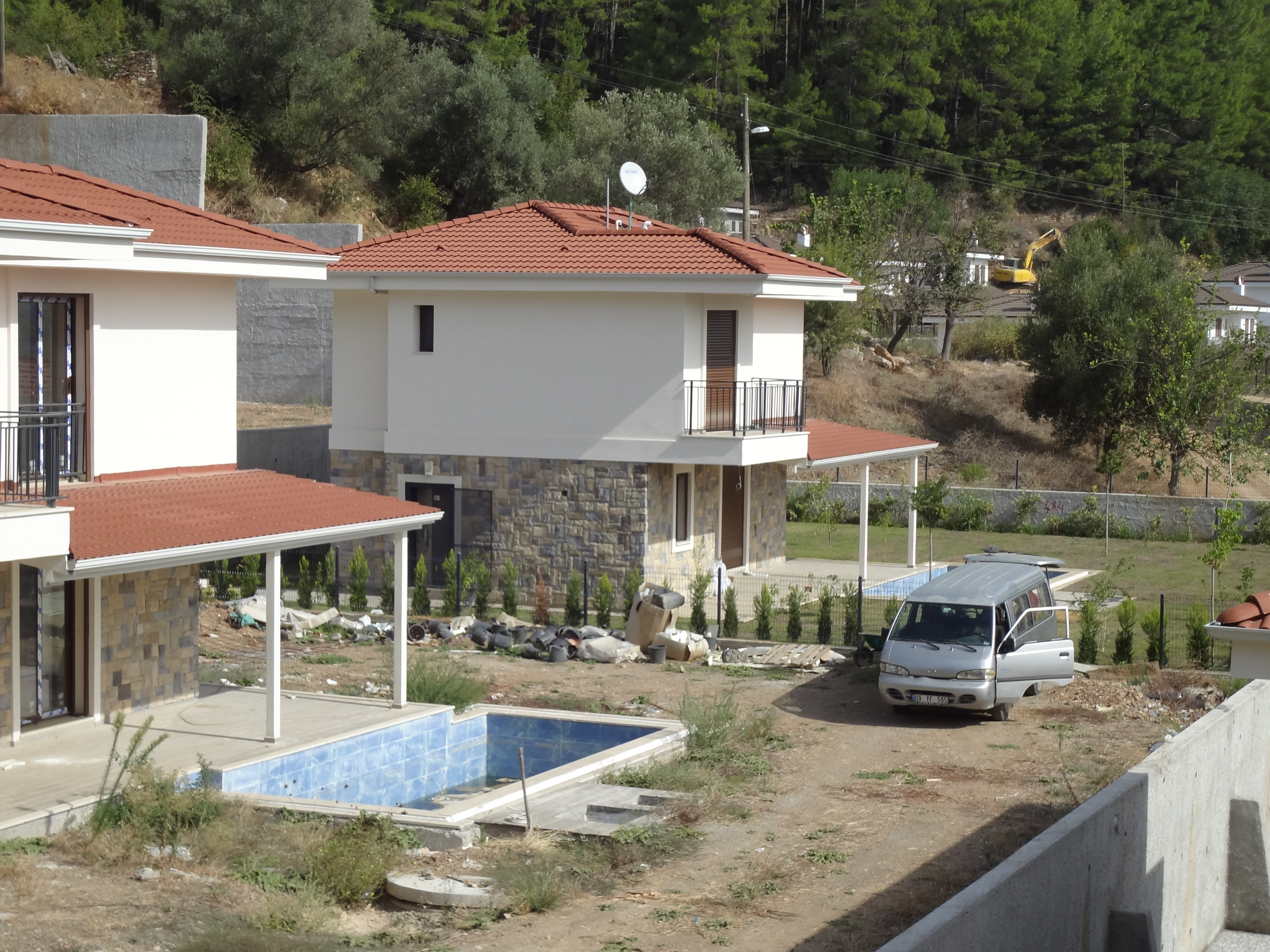 Villalar yeni sahiplerine teslim ediliyor.